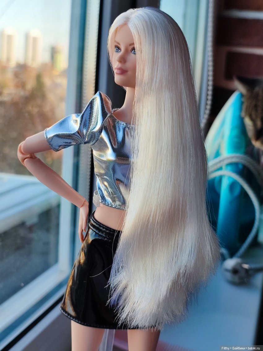 Приехала моя самая неоднозначная новенькая, Виктория Лукс