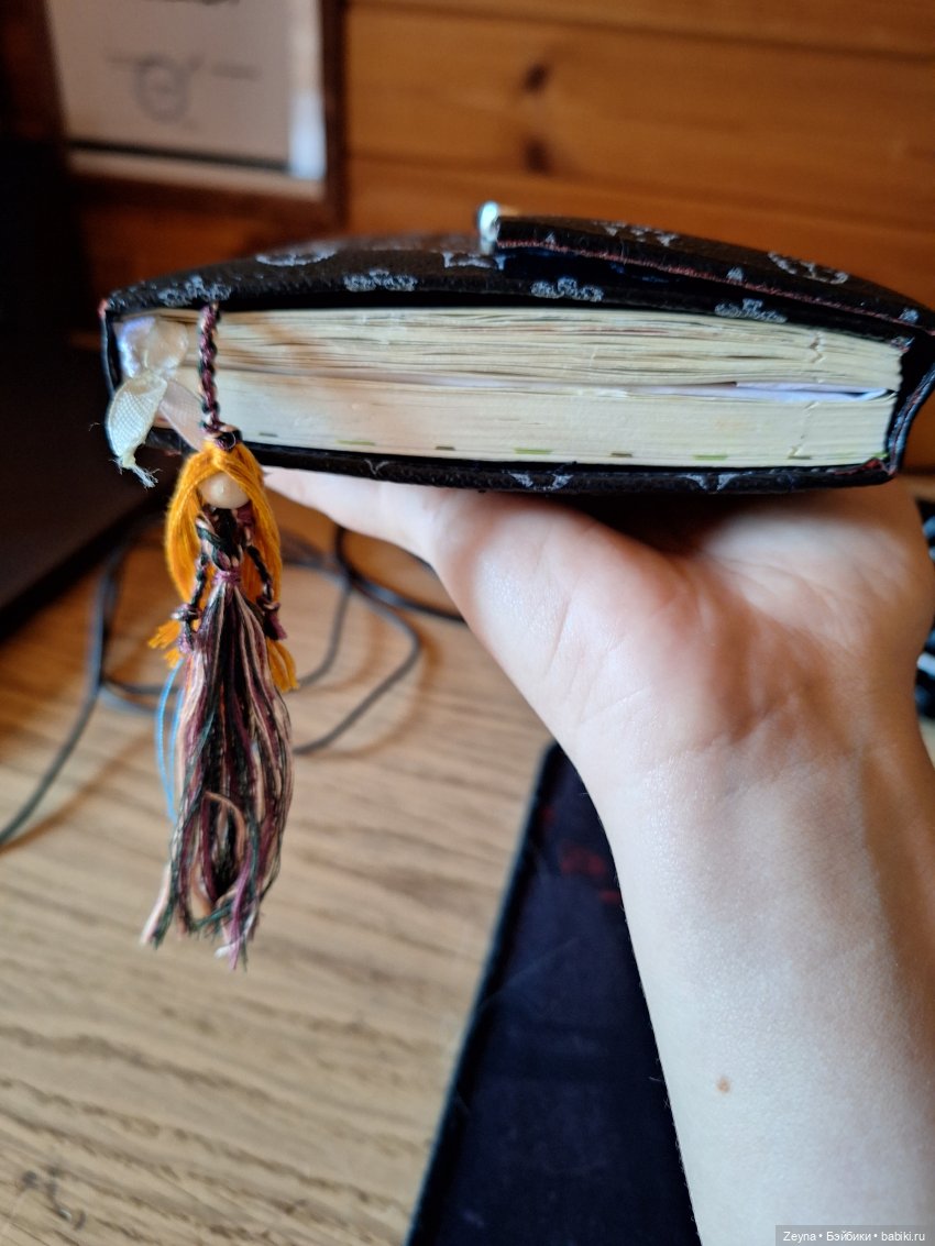 Книжный талисманчик — Текстильные игрушки и примитивы: кофейные (фото 2)