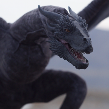 Огромный дракон на фоне сибирских просторов