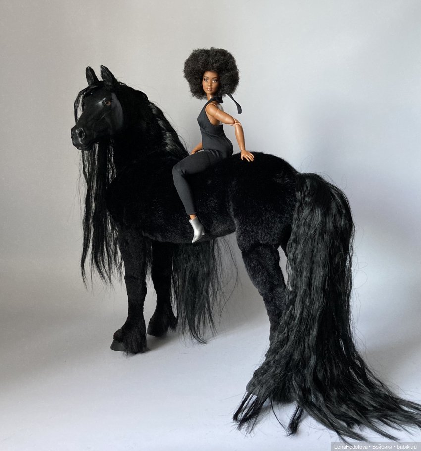 Конь Фризский 30 см в холке