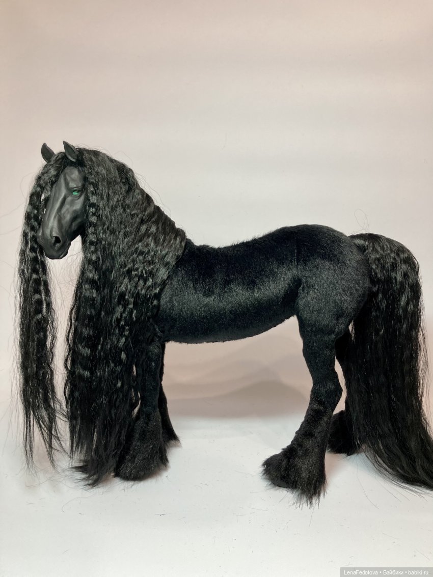 Конь 28 см в холке для кукол формата Интегрити и Адонис