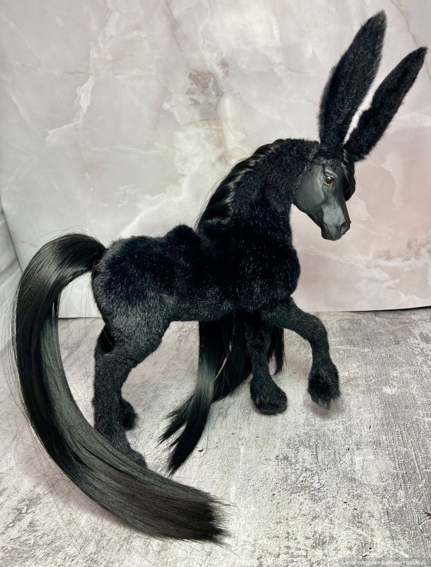 Конёк-Горбунок черный 18 см в холке