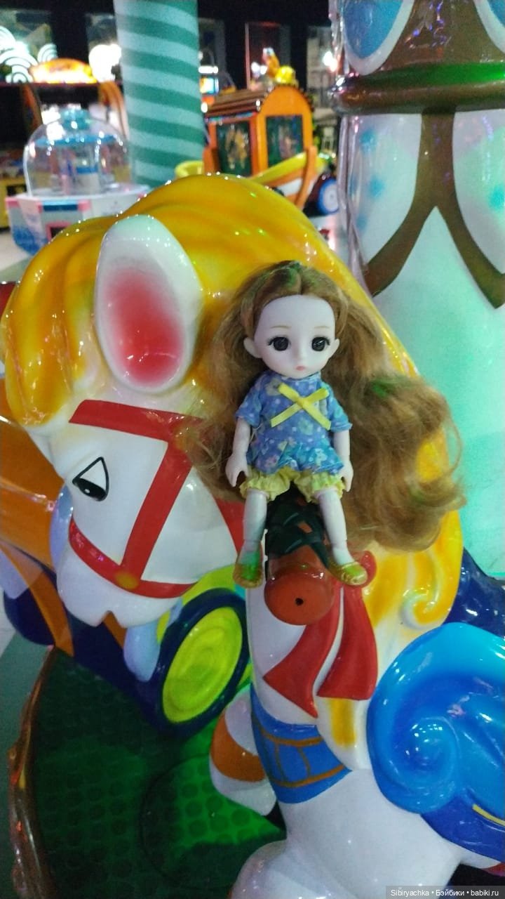 Первый поход Глаши в торгово-развлекательный комплекс (фото 10)