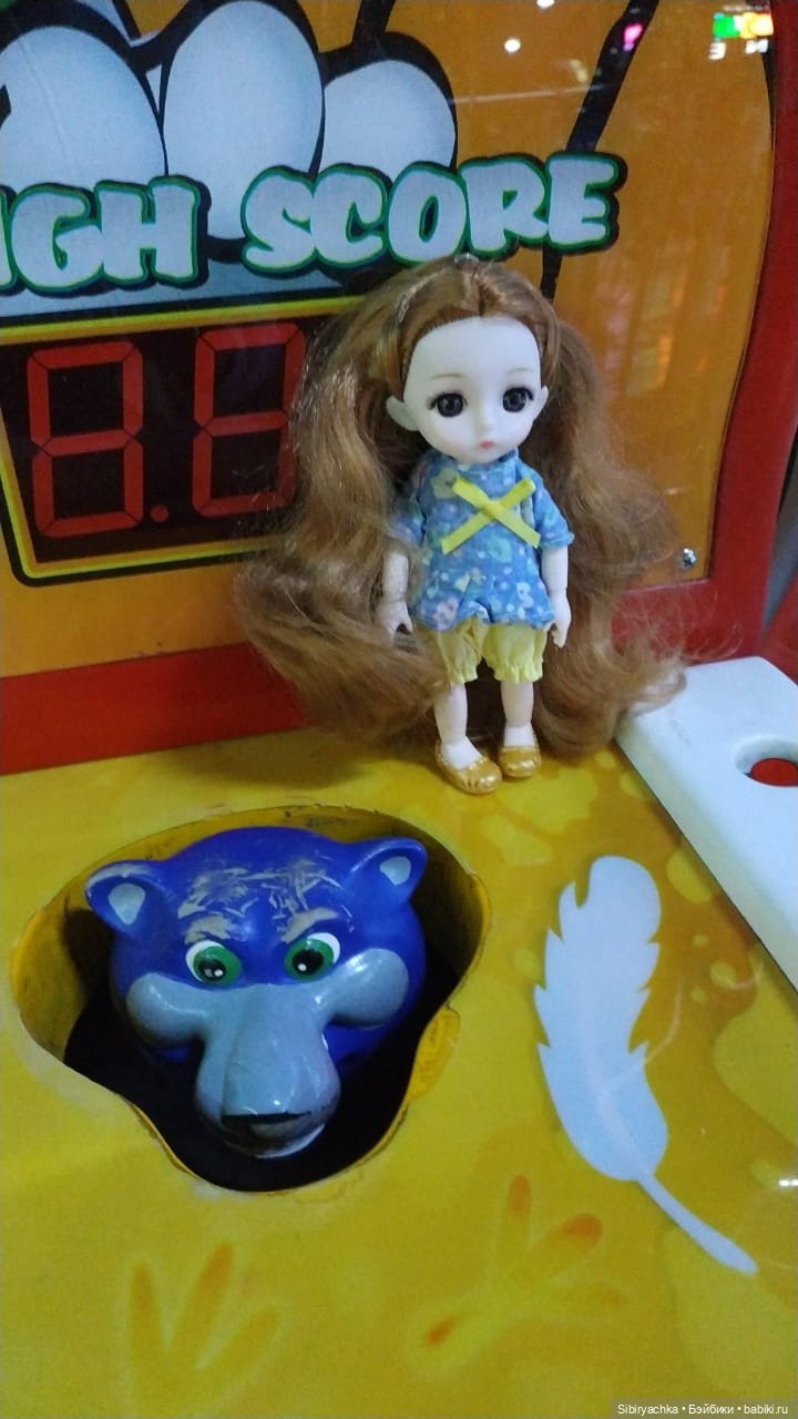 Первый поход Глаши в торгово-развлекательный комплекс