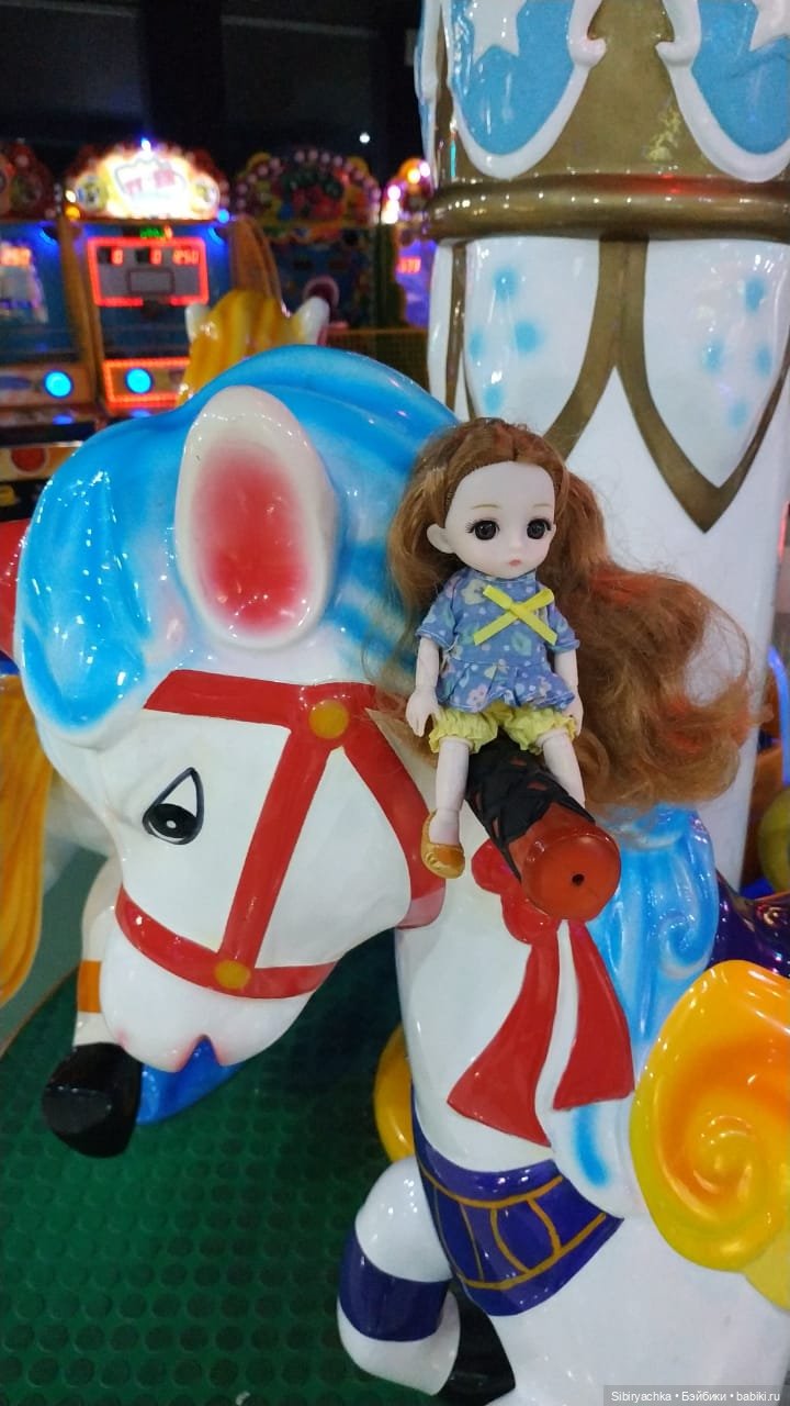 Первый поход Глаши в торгово-развлекательный комплекс (фото 9)