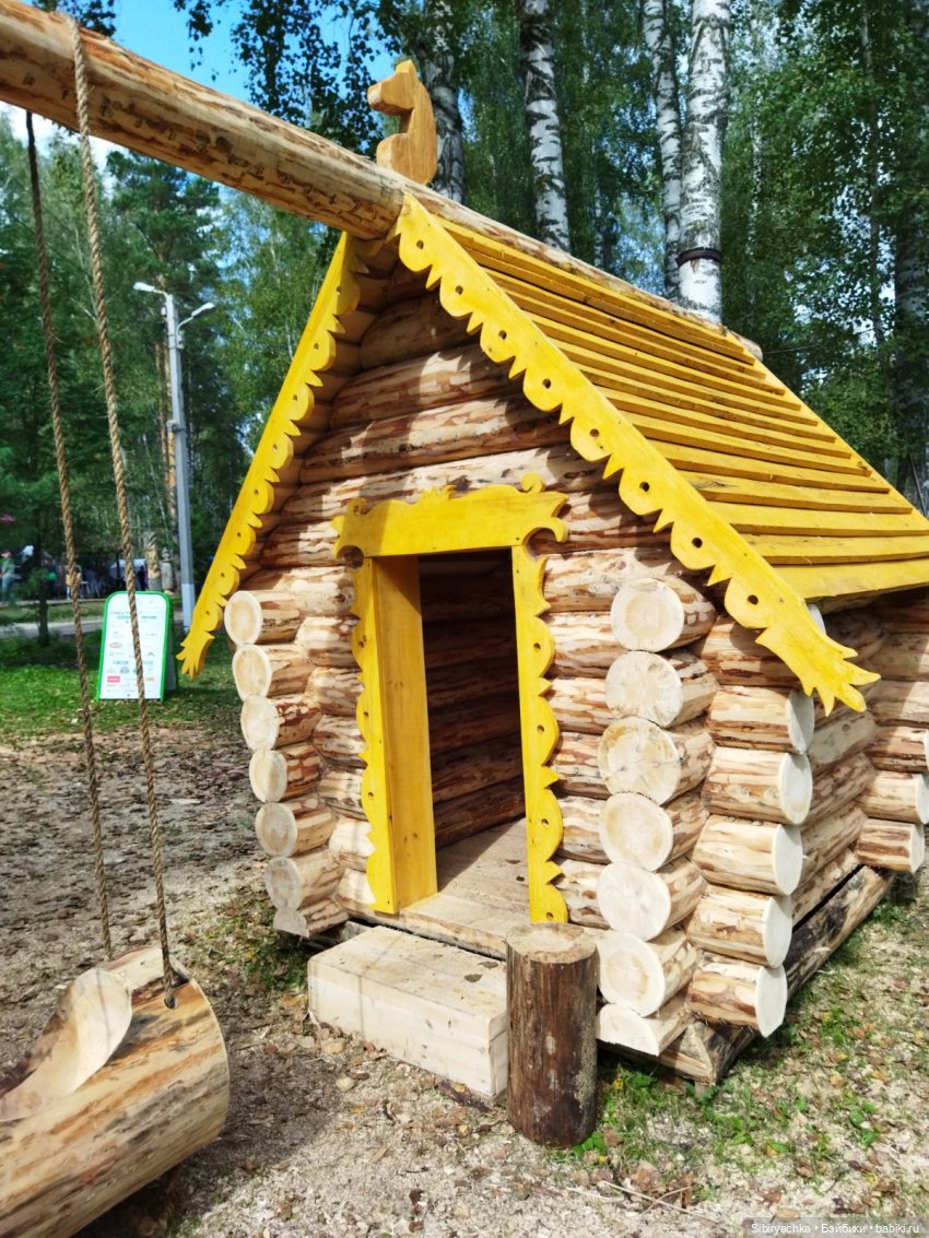 Глаша и Луша гуляют в сельском парке "Околица"