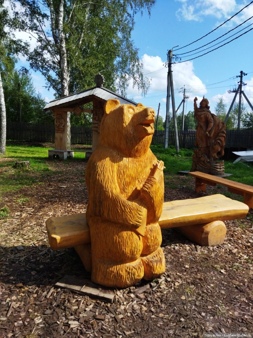 Глаша и Луша гуляют в сельском парке "Околица"