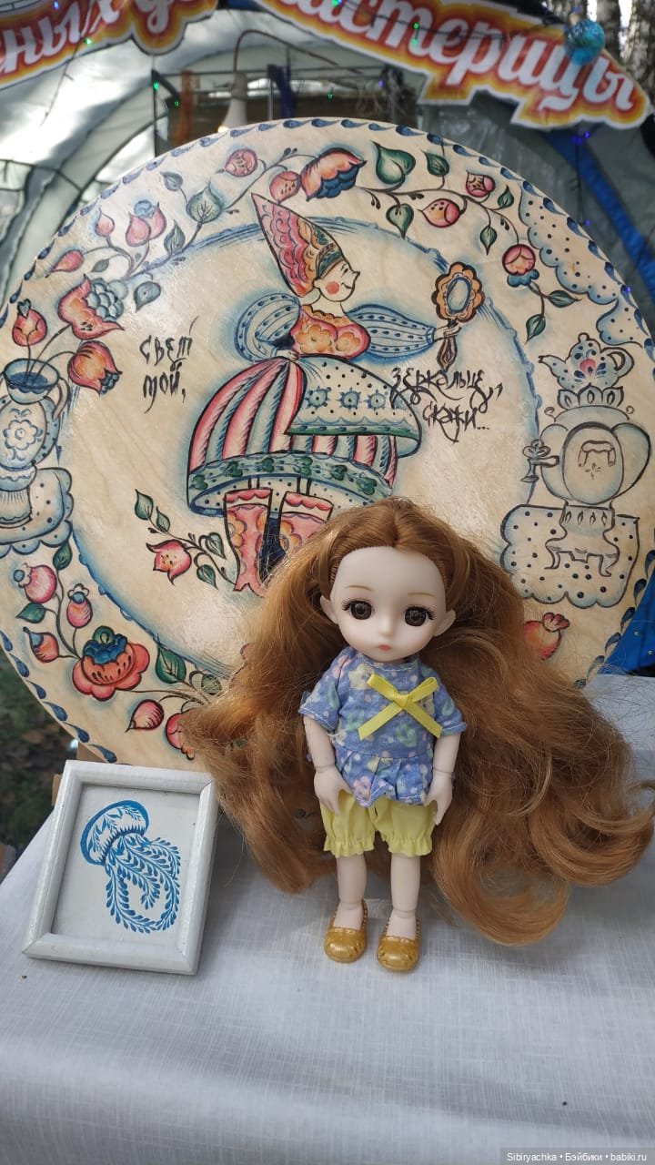 Глаша и Луша гуляют в сельском парке "Околица"