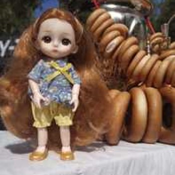 Глаша и Луша гуляют в сельском парке "Околица"