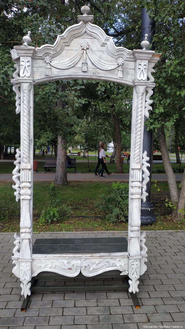 Глаша и Луша гуляют по Томску