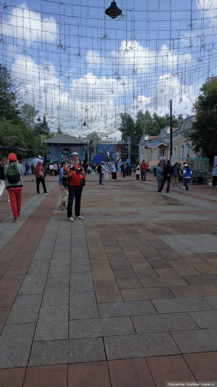 Глаша и Луша гуляют по Томску