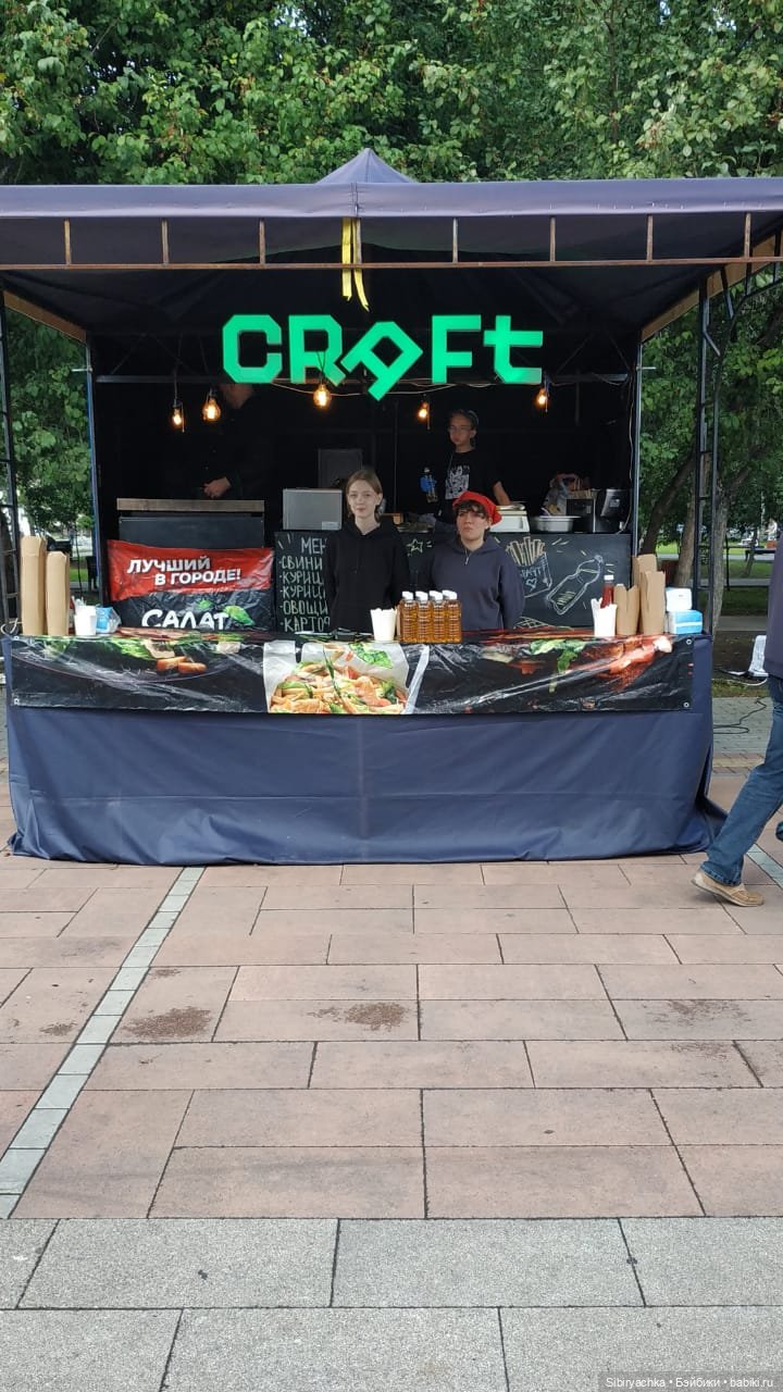 Глаша и Луша гуляют по Томску