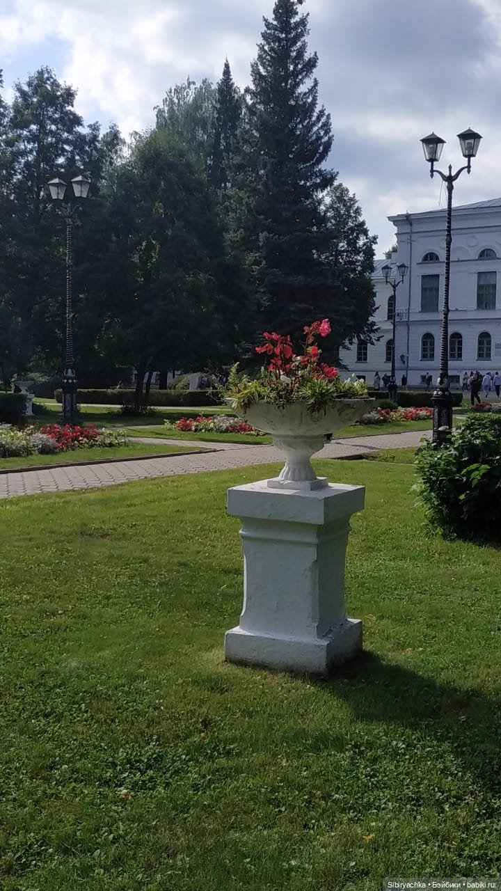 Глаша и Луша гуляют по Томску