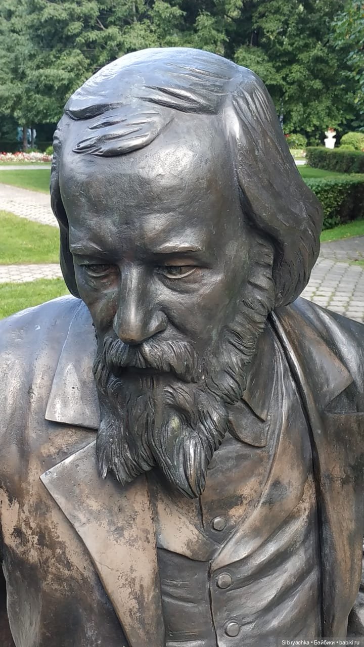 Глаша и Луша гуляют по Томску