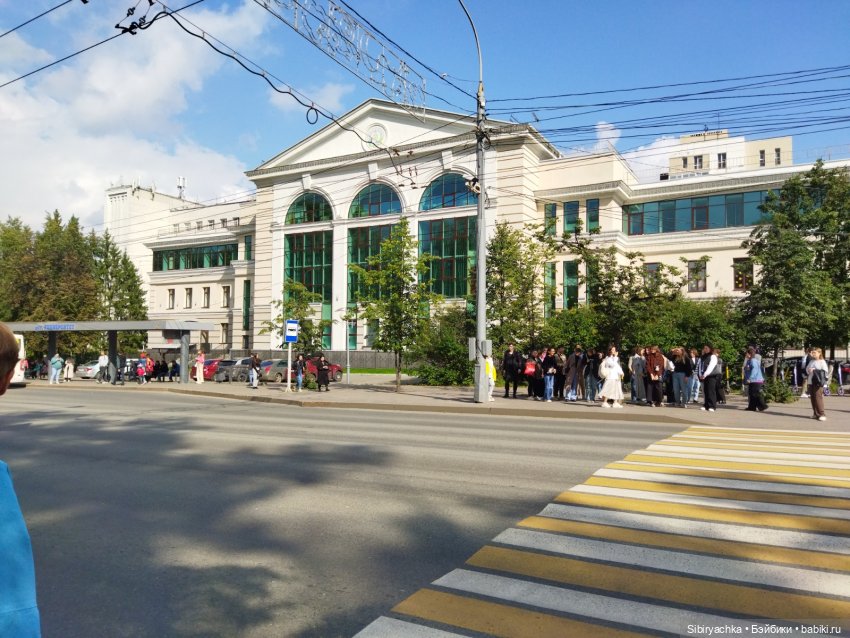 Глаша и Луша гуляют по Томску