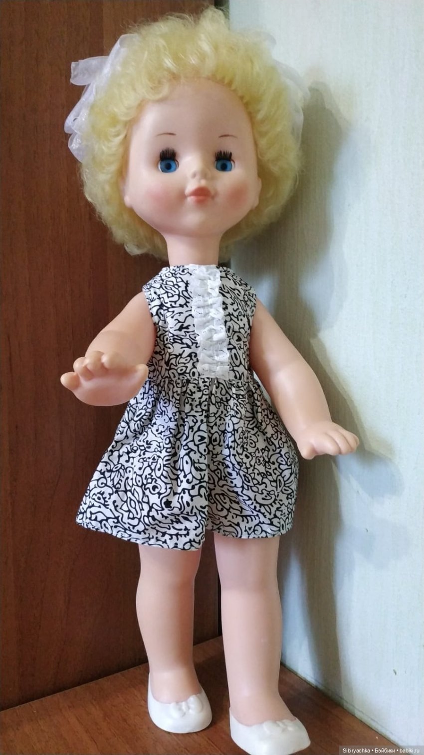 Белокурая малышка Катенька из Ворошиловграда