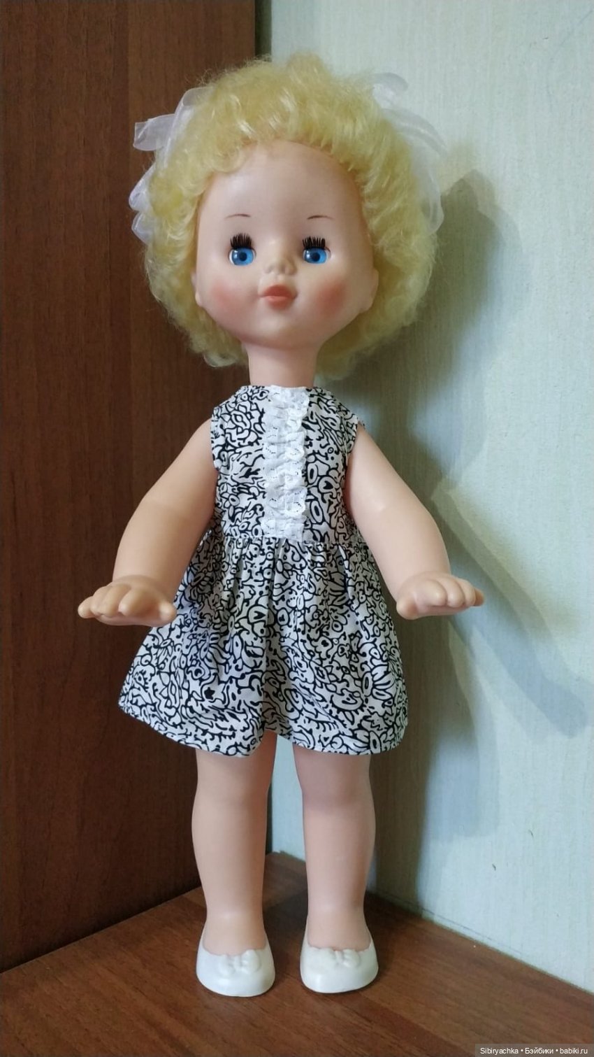 Белокурая малышка Катенька из Ворошиловграда