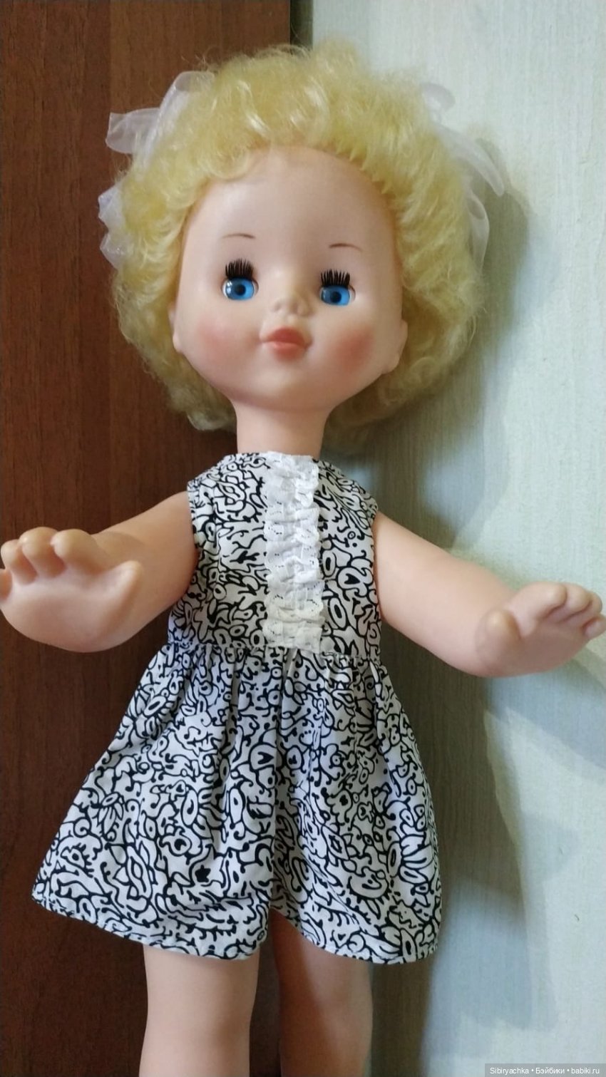 Белокурая малышка Катенька из Ворошиловграда