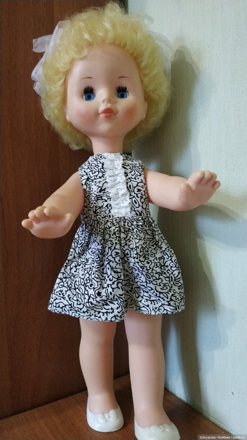 Белокурая малышка Катенька из Ворошиловграда