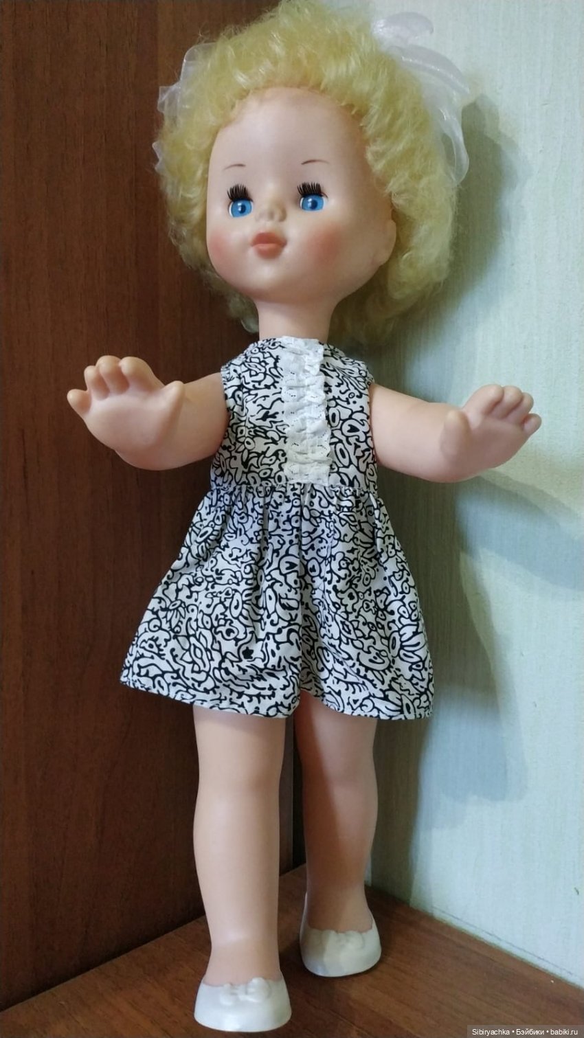 Белокурая малышка Катенька из Ворошиловграда