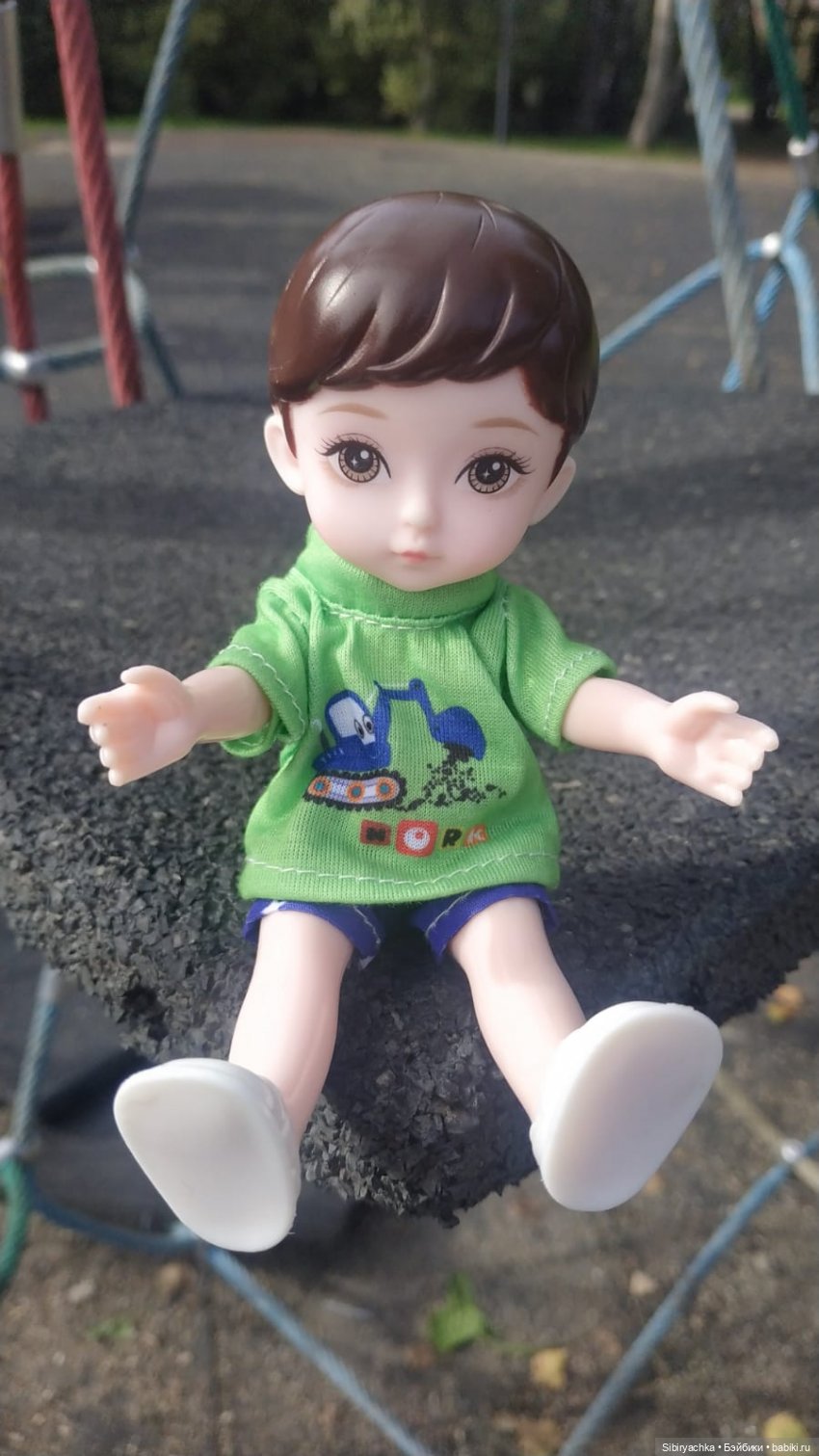 Коленька гуляет на детской площадке (фото 7)