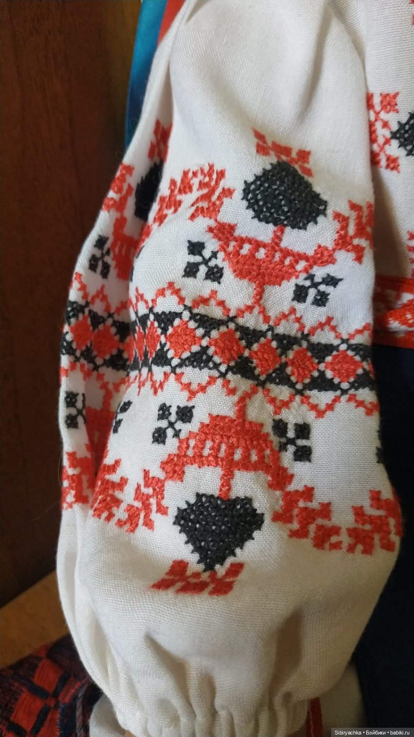 Лида в народном украинском костюме (фото 7)