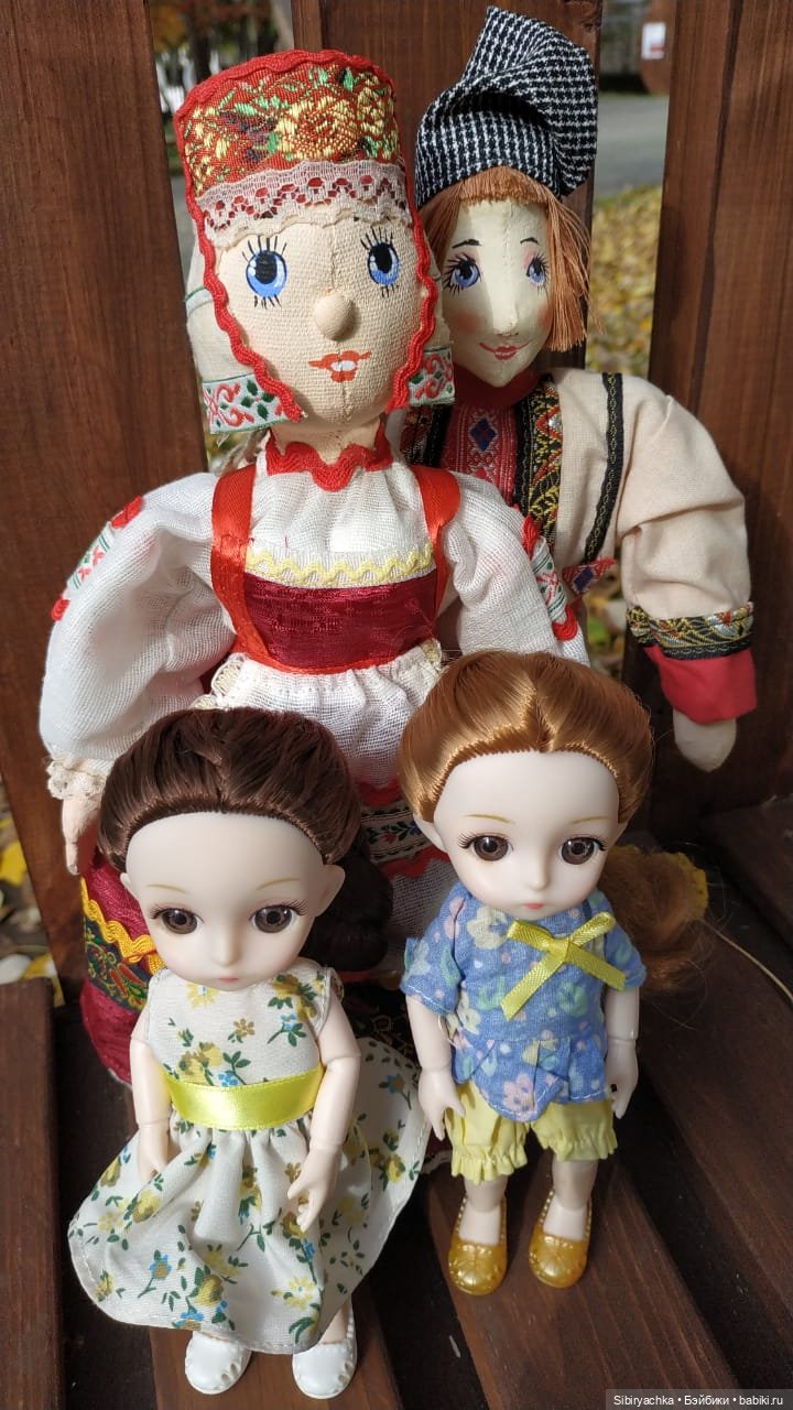 Глаша и Луша встретились с Иваном и Марьей