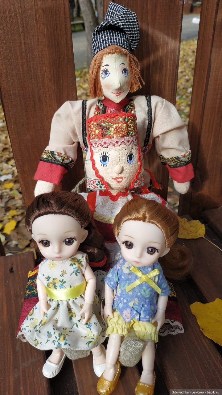 Глаша и Луша встретились с Иваном и Марьей