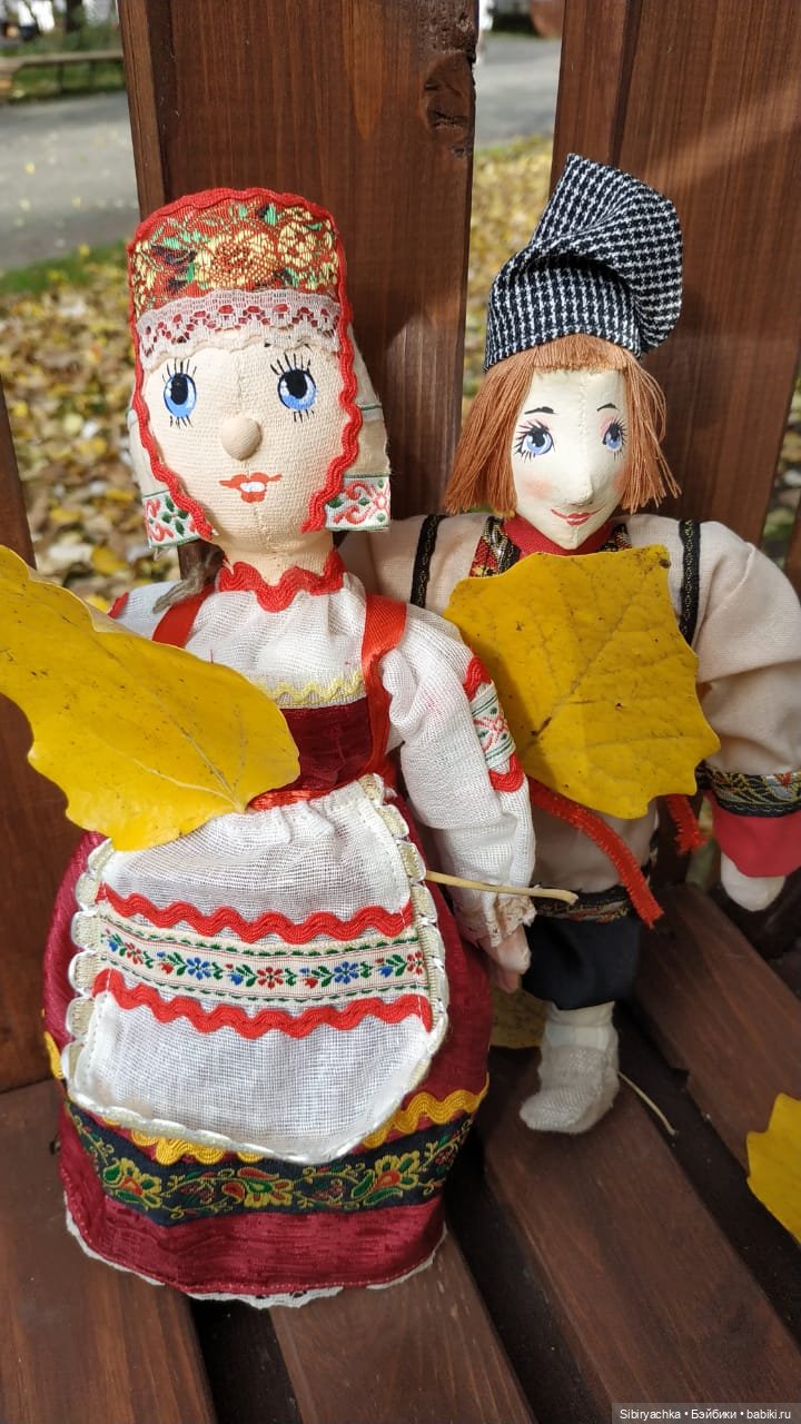 Глаша и Луша встретились с Иваном и Марьей