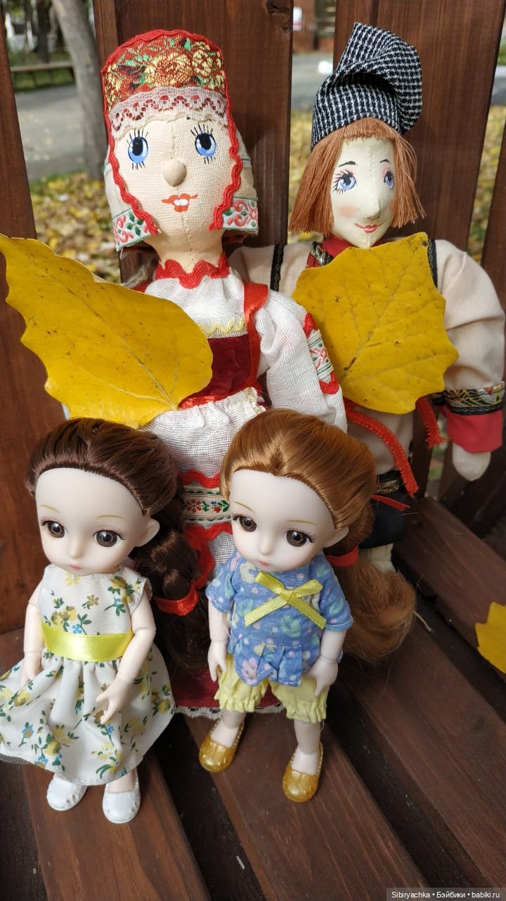 Глаша и Луша встретились с Иваном и Марьей