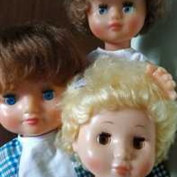 Взаимоотношения между куклами.