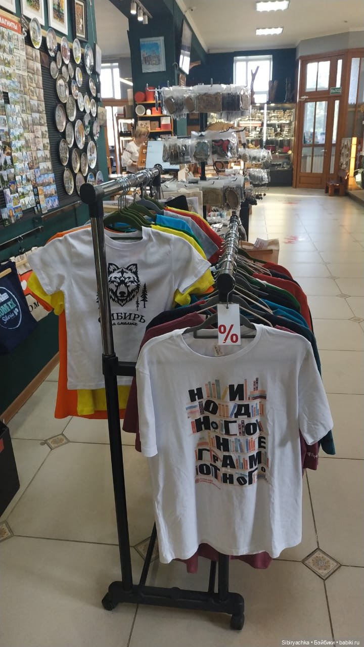 Глаша в сувенирной лавке — Игровые куклы разных производителей (Разное): редкие бренды