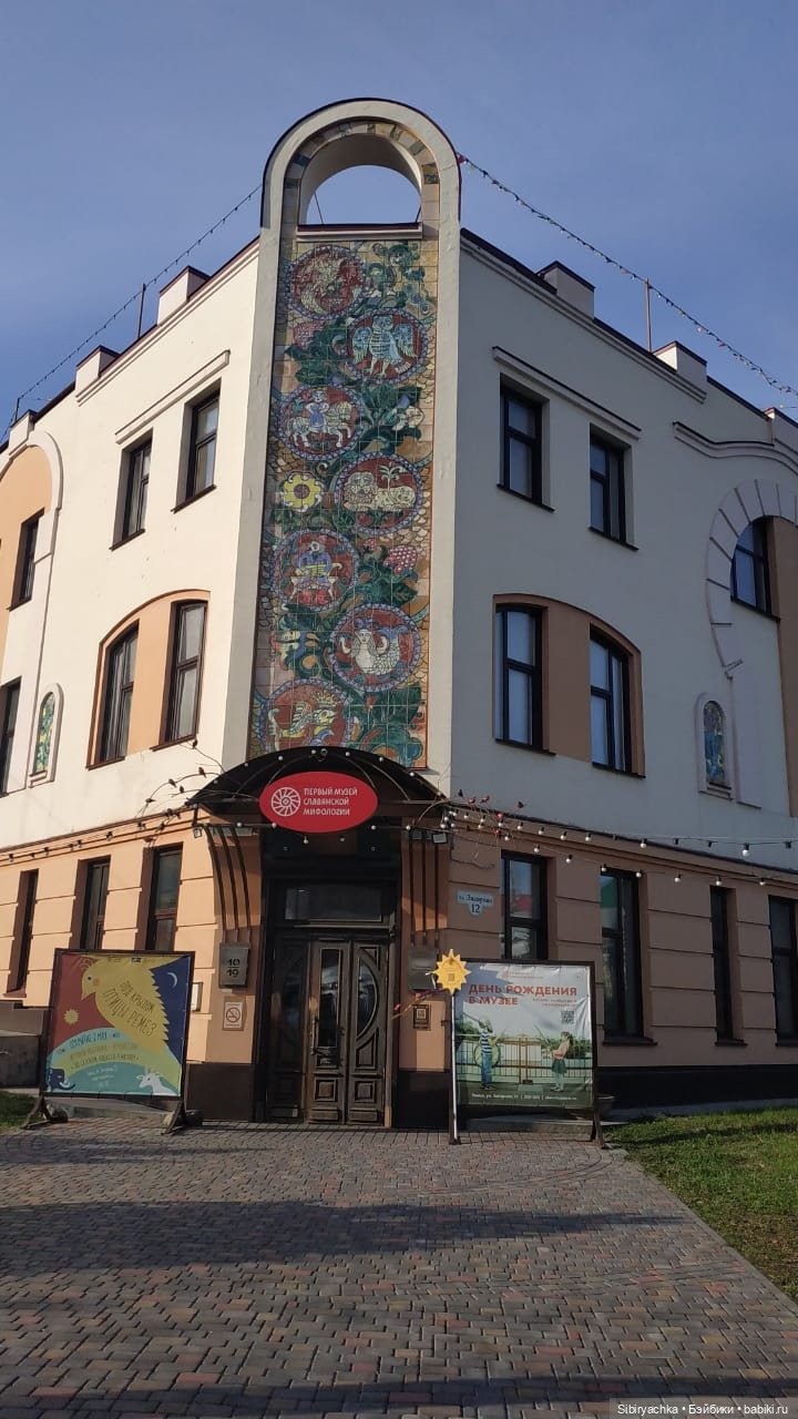 Глаша в сувенирной лавке — Игровые куклы разных производителей (Разное): редкие бренды