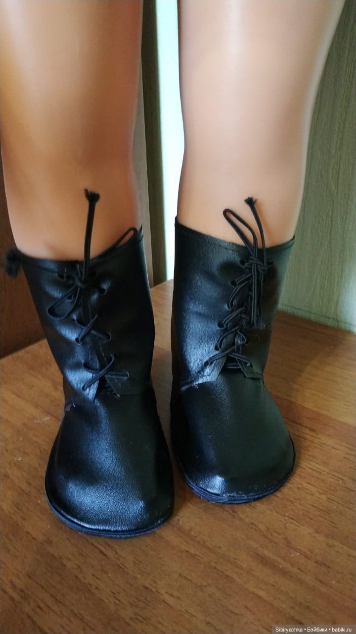 Лада в русском народном костюме