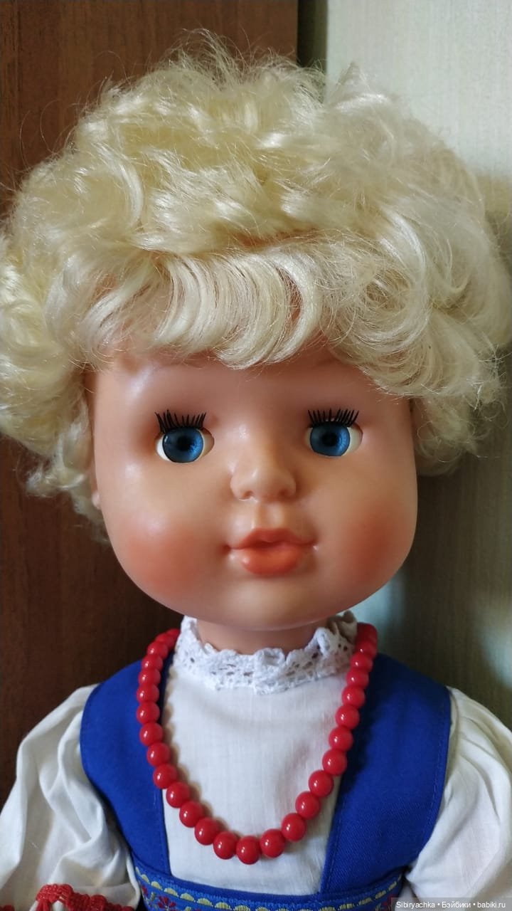 Лада в русском народном костюме (фото 3)