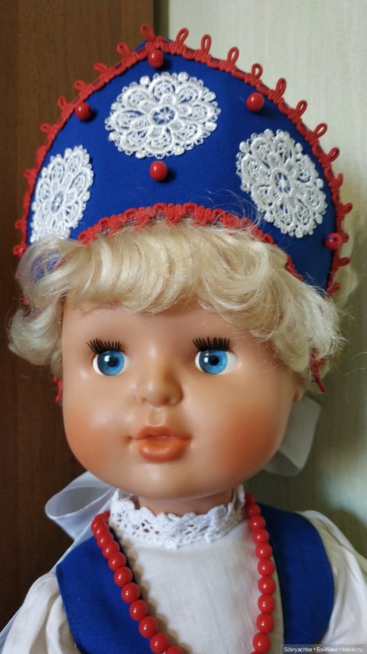 Лада в русском народном костюме (фото 4)
