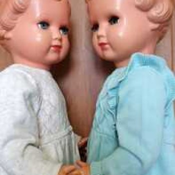 Близнецы Варенька и Маруся.