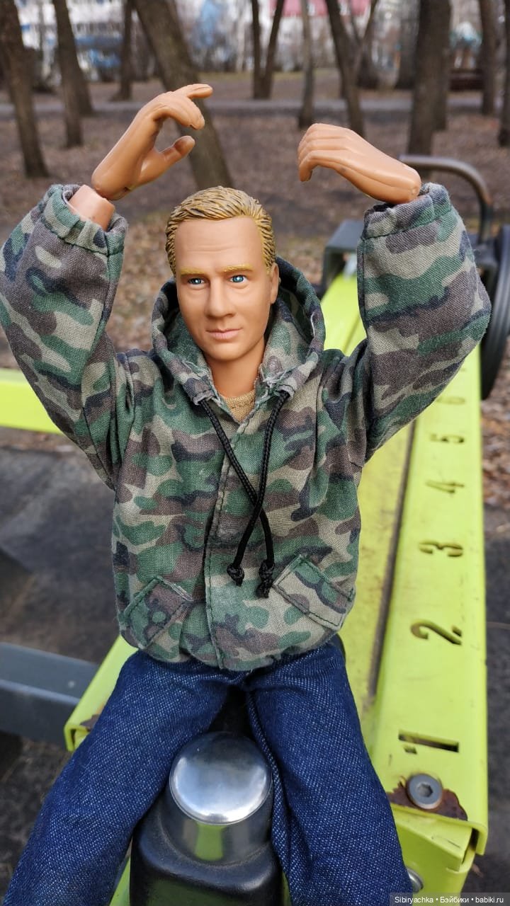 Дядя Лёня вышел подышать свежим воздухом