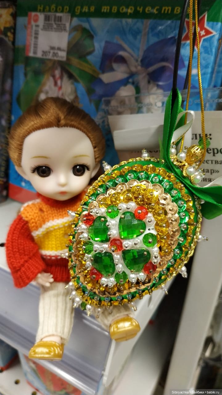 Глаша в магазине рукоделия Леонардо