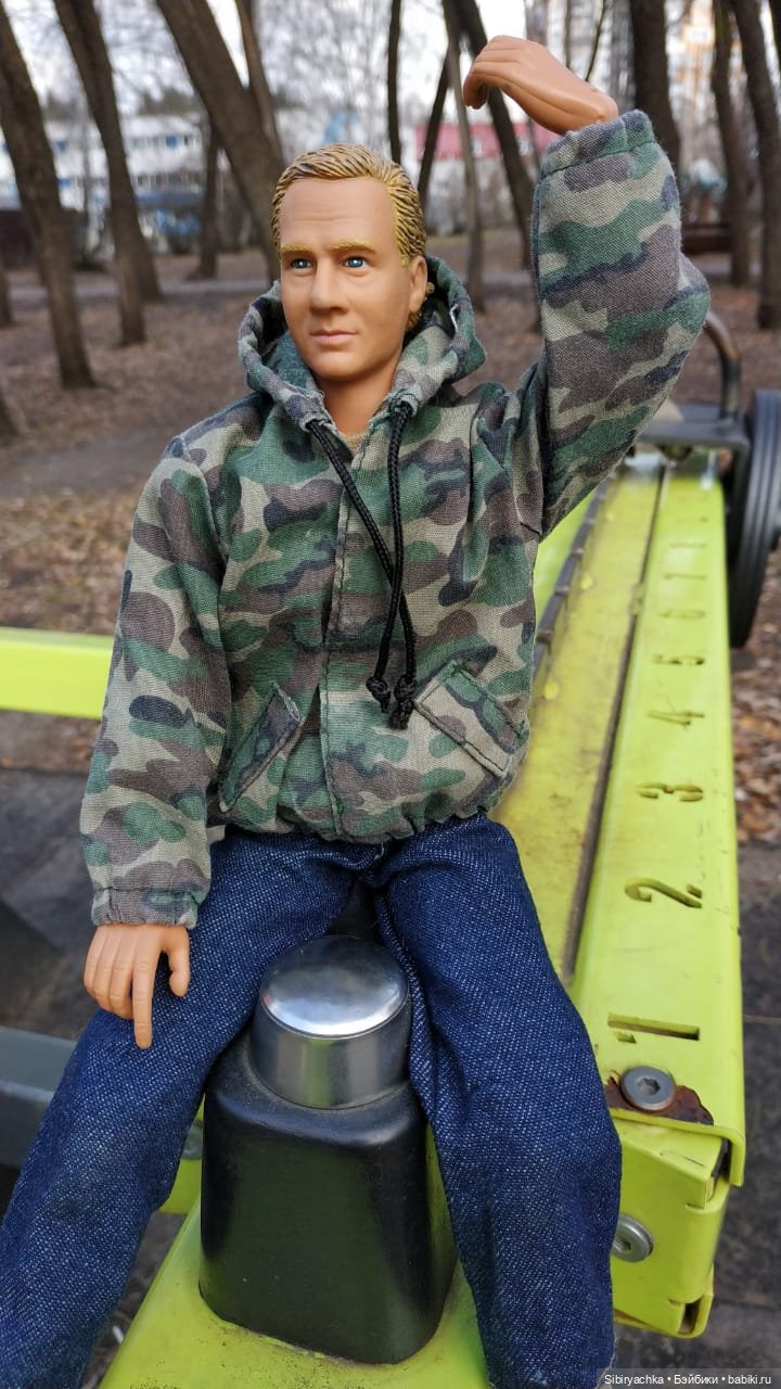 Дядя Лёня вышел подышать свежим воздухом