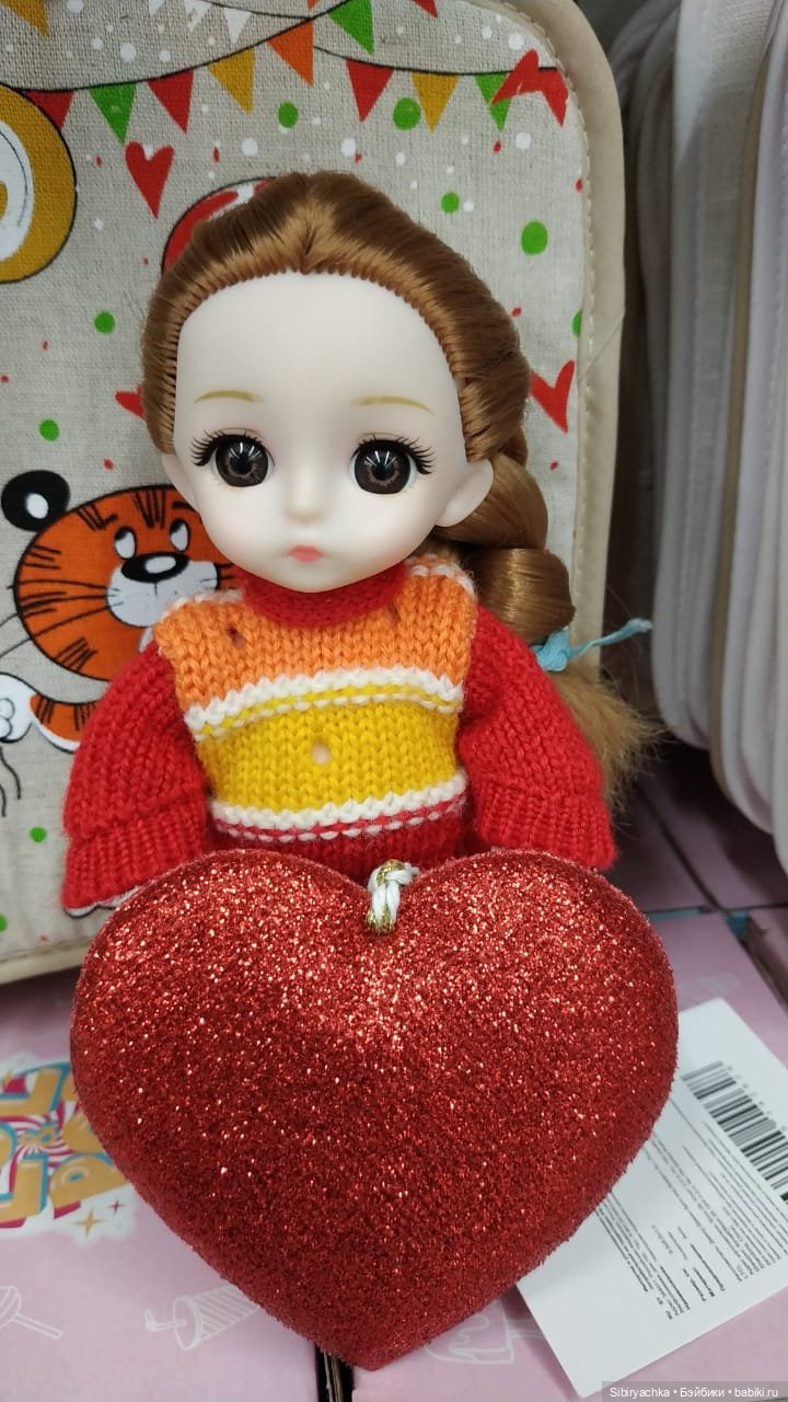 Глаша в магазине рукоделия Леонардо