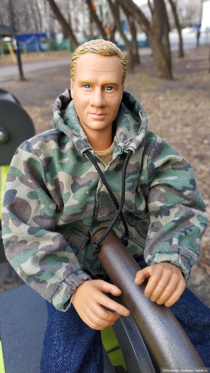 Дядя Лёня вышел подышать свежим воздухом