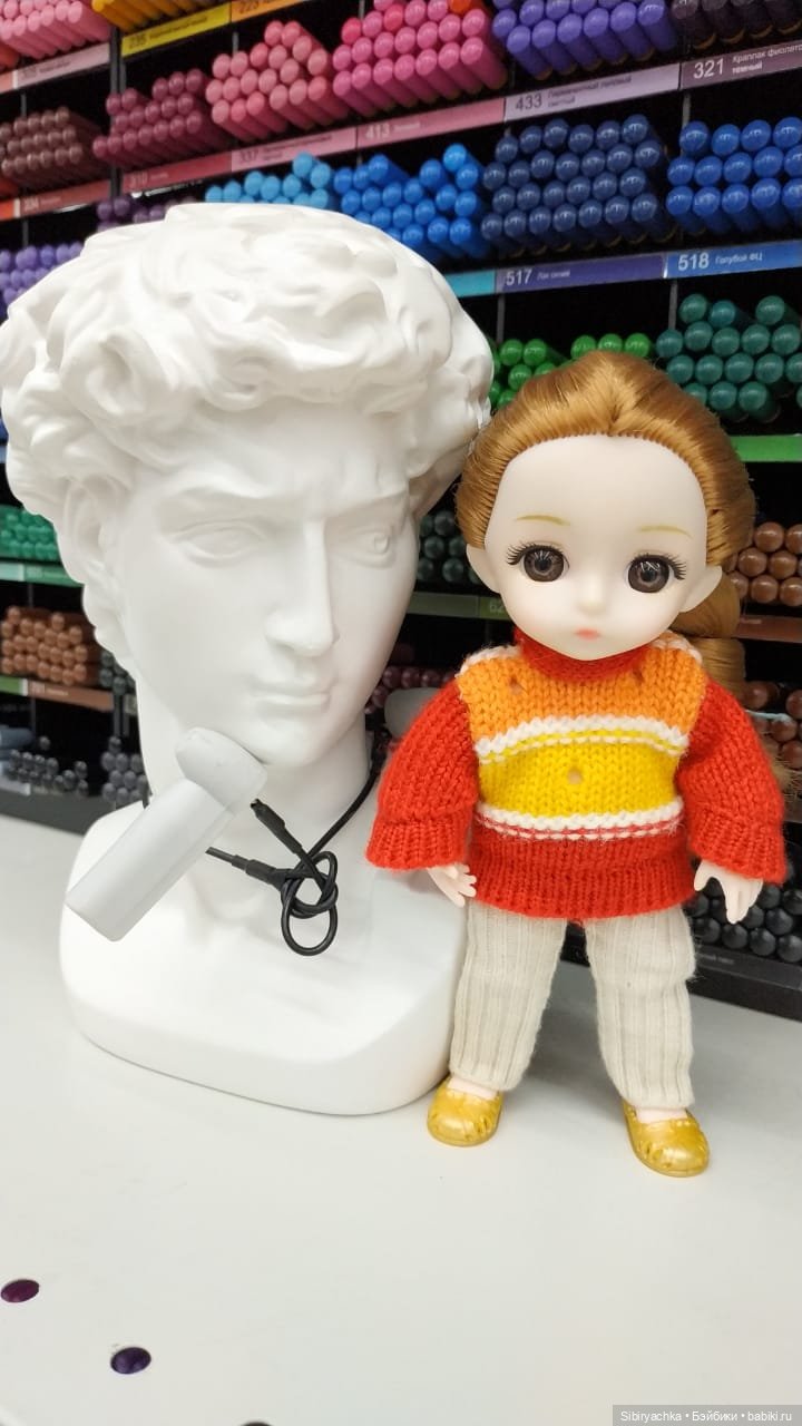 Глаша в магазине рукоделия Леонардо