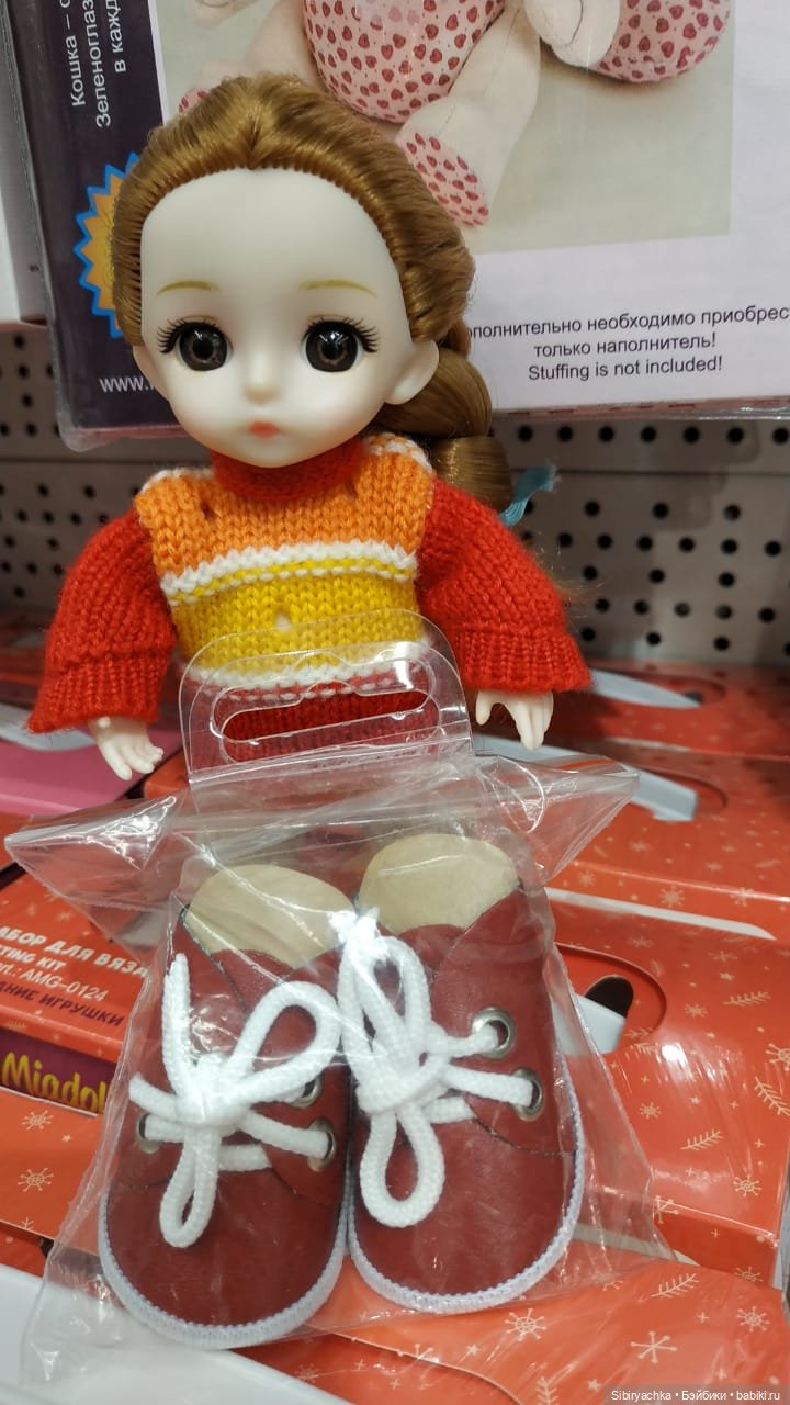 Глаша в магазине рукоделия Леонардо