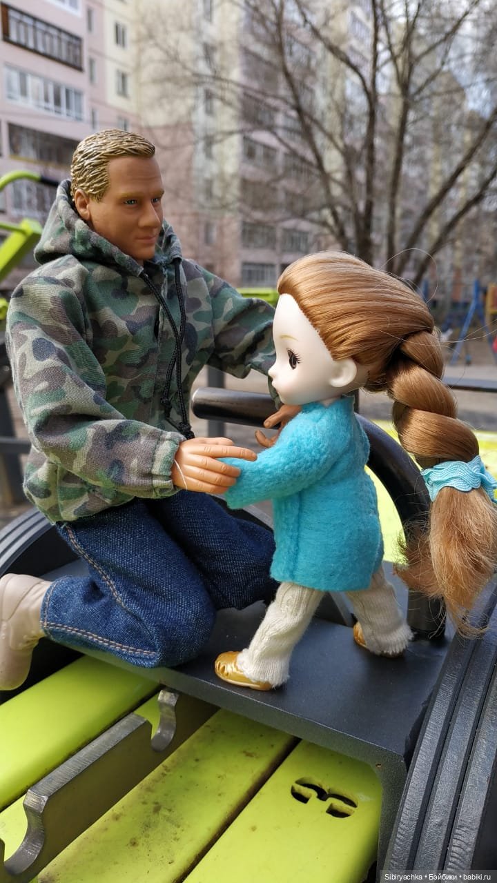 Дядя Лёня вышел подышать свежим воздухом