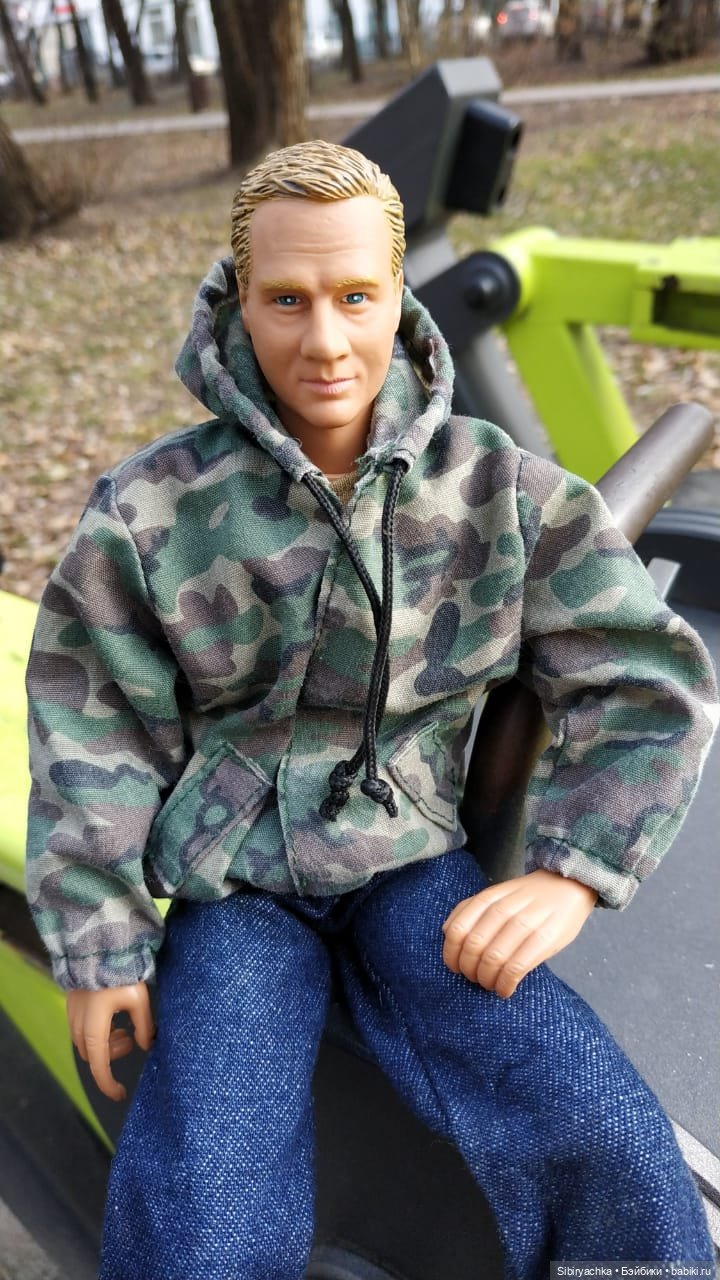 Дядя Лёня вышел подышать свежим воздухом