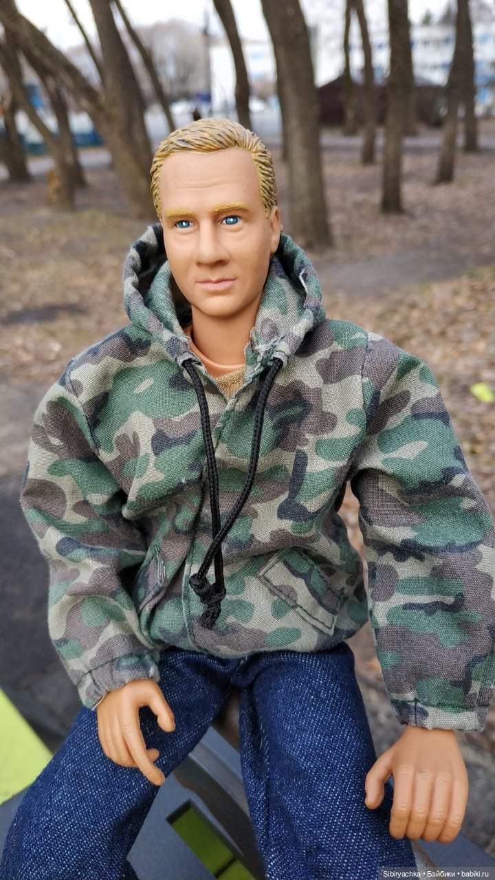 Дядя Лёня вышел подышать свежим воздухом