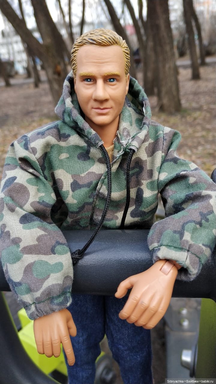 Дядя Лёня вышел подышать свежим воздухом