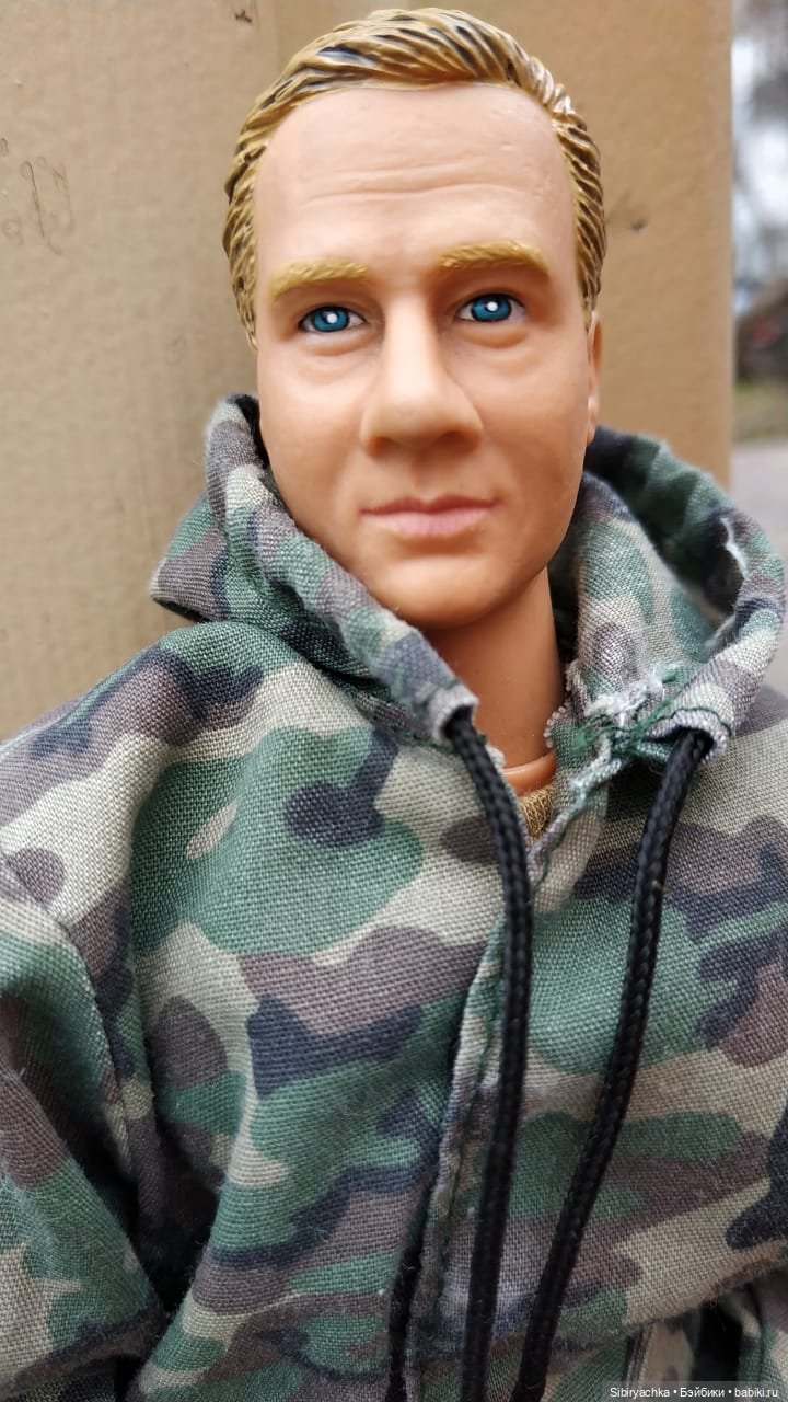 Дядя Лёня вышел подышать свежим воздухом