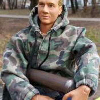 Дядя Лёня вышел подышать свежим воздухом